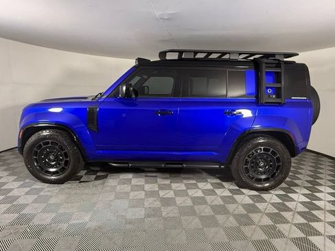 Used 2025 Land Rover Defender 110 AWD/4WD image 3