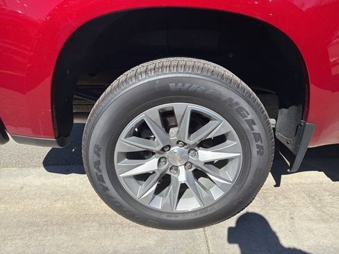 Used 2022 Chevrolet Silverado 1500 High Country w/ Technology Package image 10