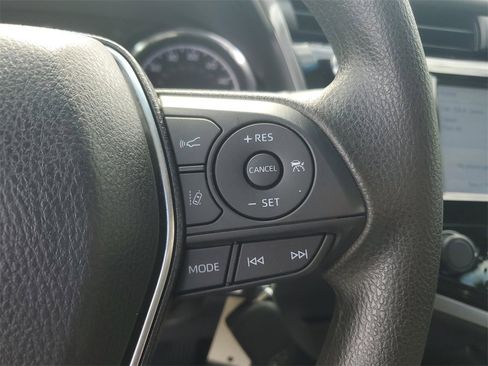 Used 2018 Toyota Camry LE image 24