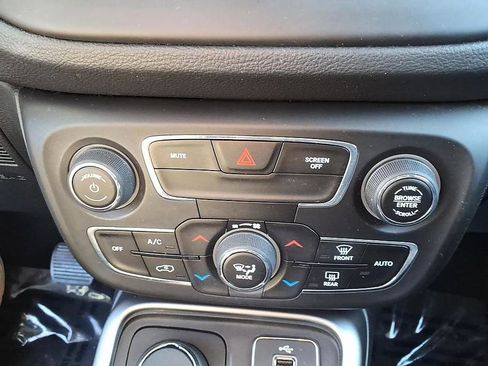 Used 2019 Jeep Compass Latitude AWD/4WD image 28