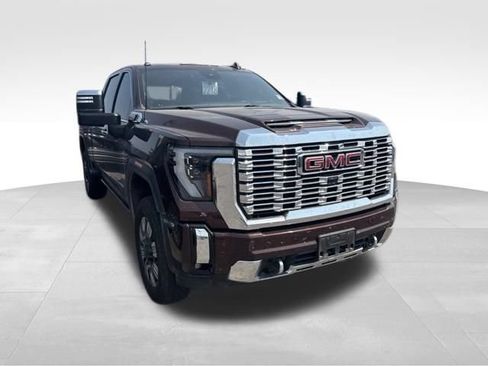 Used 2024 GMC Sierra 2500 Denali w/ Technology Package AWD/4WD image 5