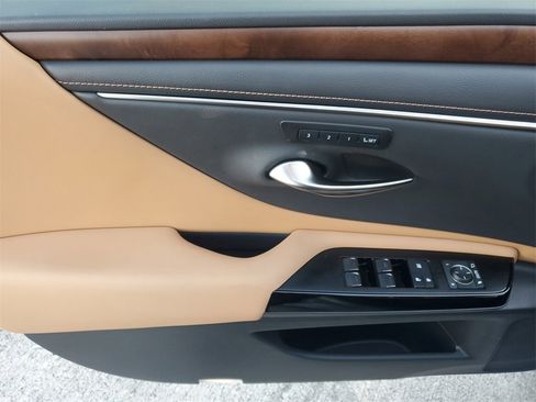 Used 2022 Lexus ES 350 w/ Premium Package image 18