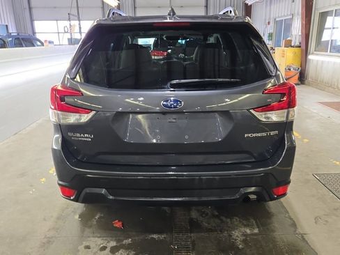 Used 2023 Subaru Forester Premium image 4
