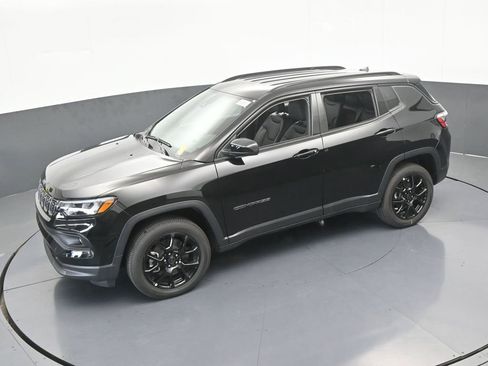 Used 2026 Jeep Compass Latitude AWD/4WD image 39