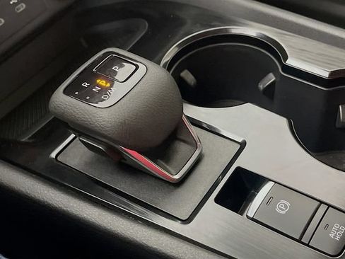 Used 2025 Nissan Rogue SV AWD/4WD image 17