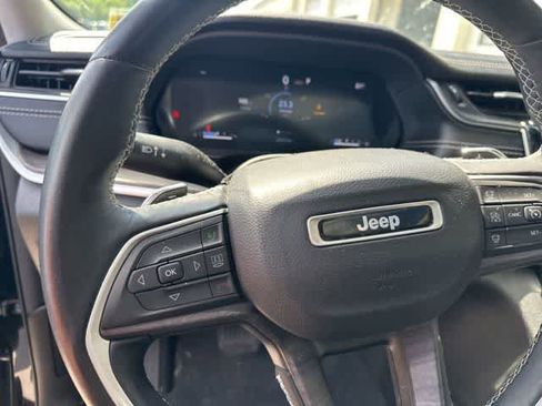 Used 2022 Jeep Grand Cherokee Limited AWD/4WD image 10