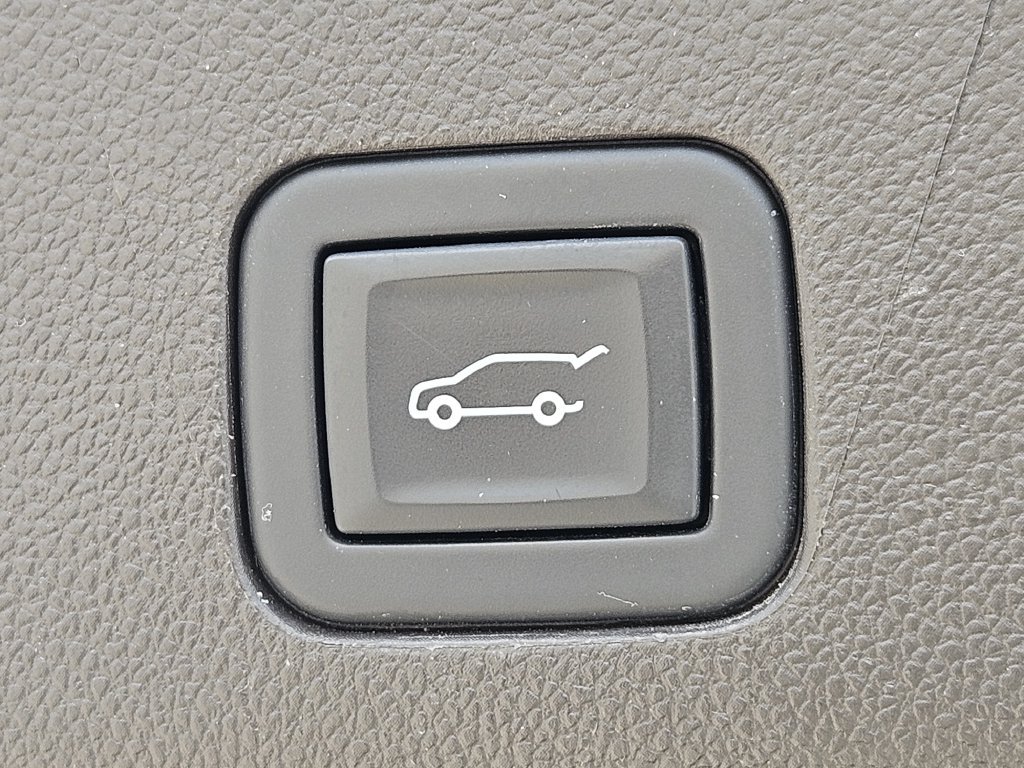 Used 2023 GMC Yukon SLT w/ SLT Premium Package AWD/4WD image 19