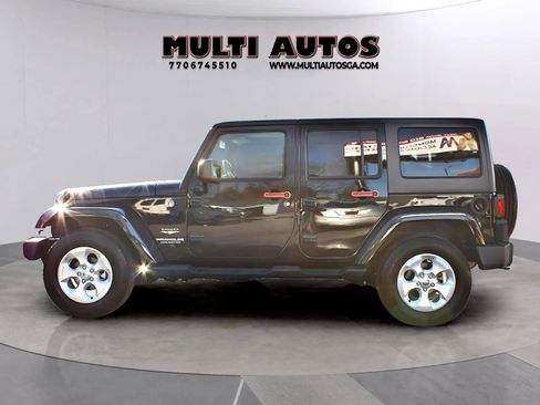 Used 2015 Jeep Wrangler Unlimited Sahara w/ Connectivity Group AWD/4WD image 6