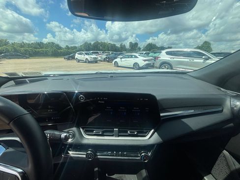 Used 2025 Chevrolet Equinox LT FWD image 16