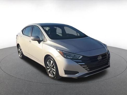 Used 2025 Nissan Versa SV image 2