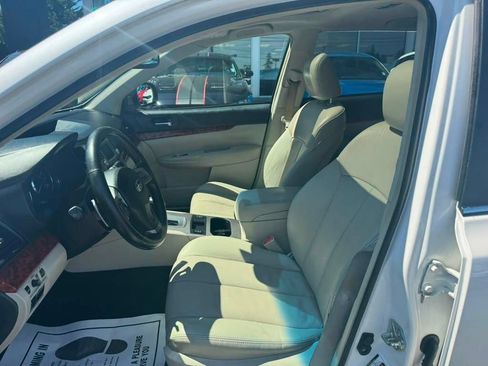 Used 2012 Subaru Outback 3.6R Limited w/ Moonroof Pkg AWD/4WD image 11