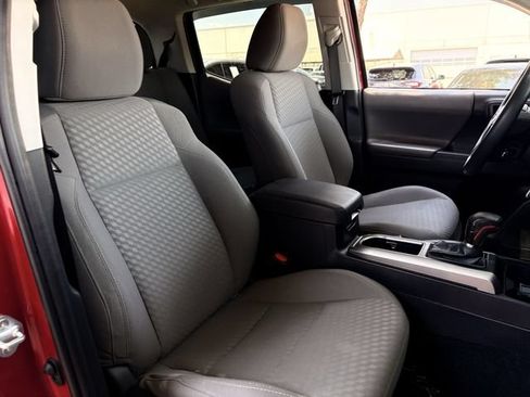 Used 2022 Toyota Tacoma SR5 RWD image 30