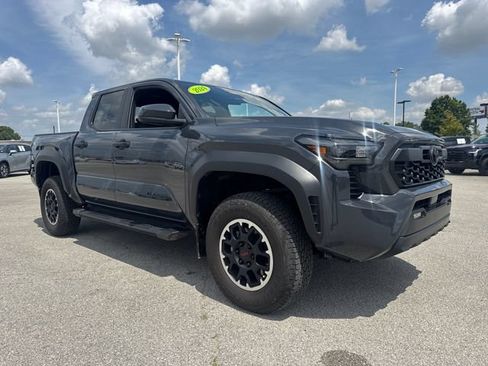 Used 2024 Toyota Tacoma TRD Off-Road AWD/4WD image 8