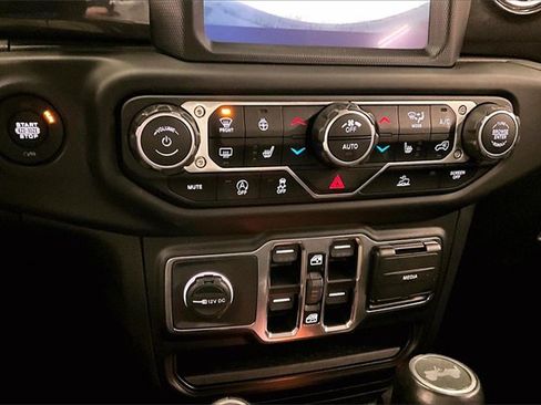 Used 2021 Jeep Wrangler Unlimited Sahara image 28