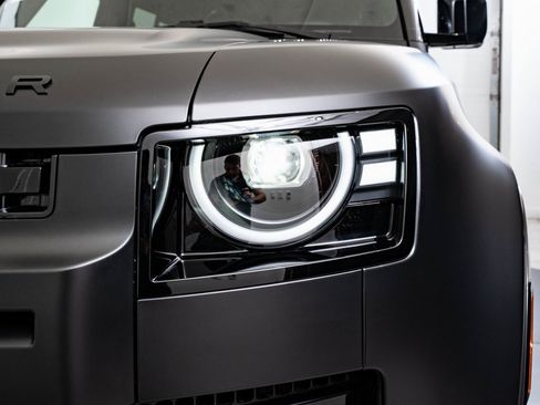 New 2026 Land Rover Defender 110 X-Dynamic SE image 15