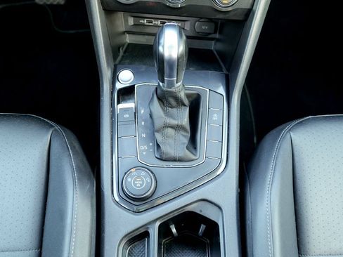 Used 2019 Volkswagen Tiguan SE AWD/4WD image 46