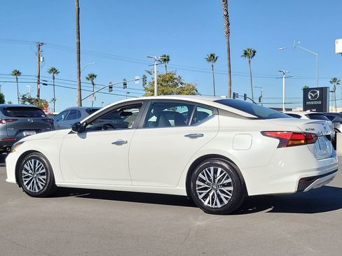 Used 2024 Nissan Altima 2.5 SV image 3