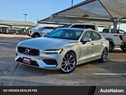 Used 2019 Volvo S60 T6 Momentum w/ Multimedia Package