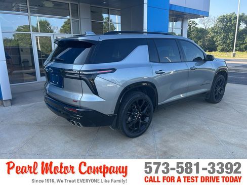 Used 2025 Chevrolet Traverse RS w/ LPO, Floor Liner Package AWD/4WD image 4