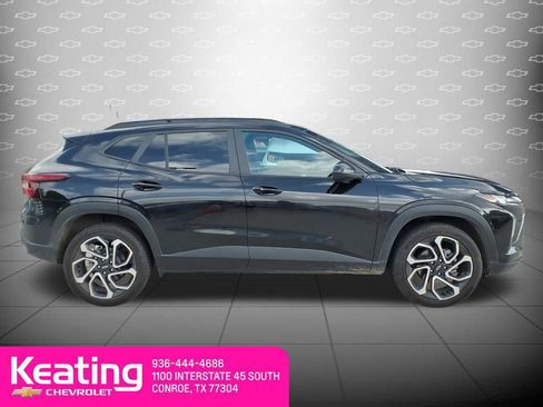 Used 2025 Chevrolet Trax RS w/ Sunroof Package image 4