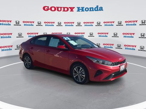 Used 2022 Kia Forte LXS image 2