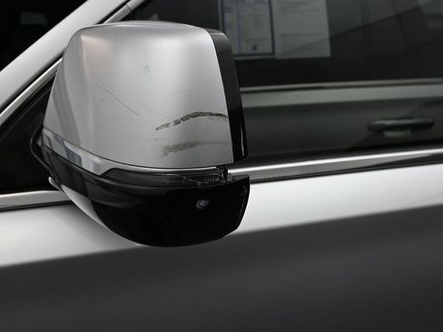 Used 2018 Cadillac Escalade Luxury image 15