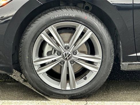 Used 2024 Volkswagen Jetta SE image 32