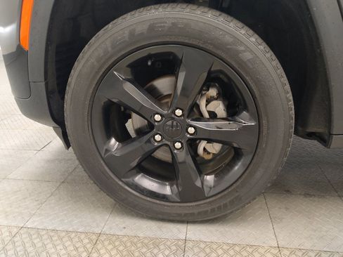 Used 2023 Jeep Grand Cherokee Altitude AWD/4WD image 31