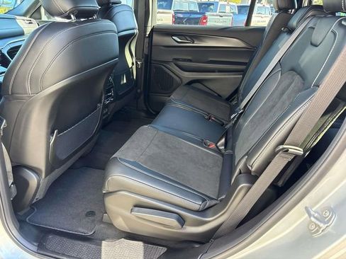 New 2025 Jeep Grand Cherokee L Altitude image 12