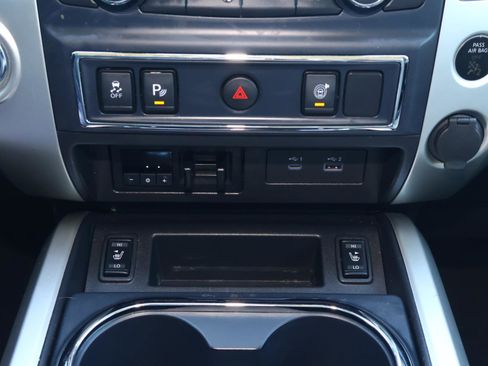 Used 2020 Nissan Titan SV w/ SV Convenience Package image 23