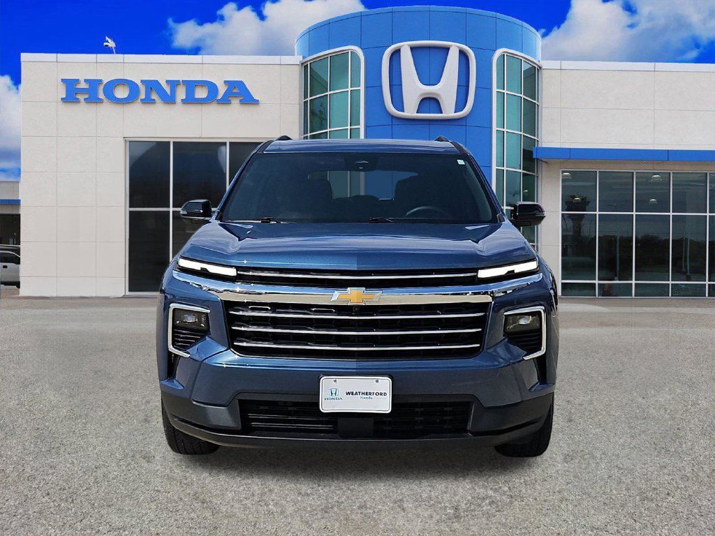 Used 2025 Chevrolet Traverse LT w/ Driver Confidence Package FWD image 8