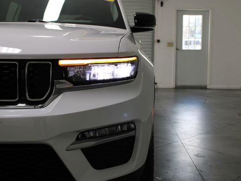 Used 2023 Jeep Grand Cherokee Limited image 50