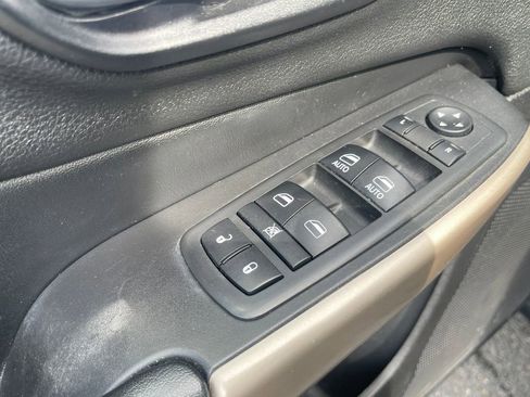 Used 2018 Jeep Cherokee Limited AWD/4WD image 16