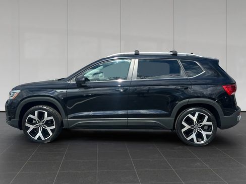 Used 2022 Volkswagen Taos SEL w/ Panoramic Sunroof Package image 2