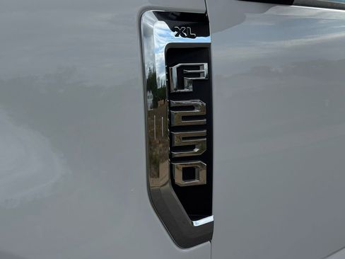 Used 2017 Ford F250 XL w/ Power Equipment Group image 9