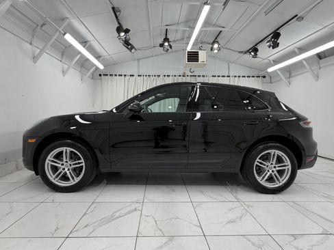 Certified 2025 Porsche Macan AWD/4WD image 2