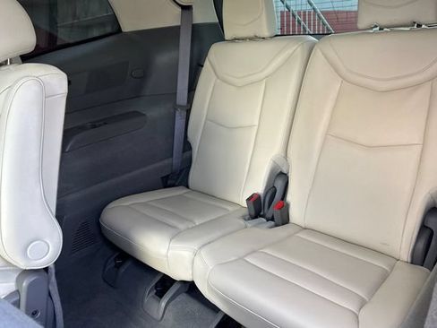 Used 2020 Cadillac XT6 Premium Luxury FWD image 17