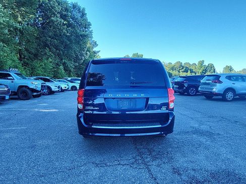 Used 2017 Dodge Grand Caravan SXT w/ Driver Convenience Group FWD image 4