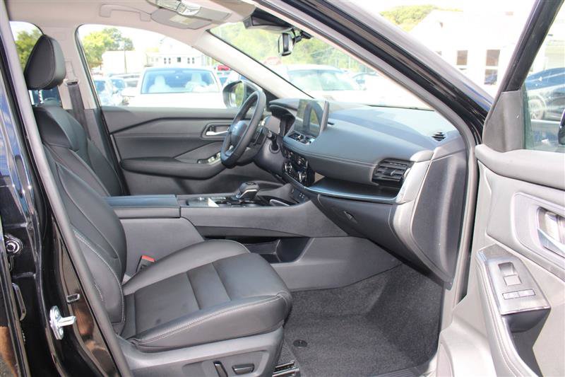 Used 2026 Nissan Rogue SL FWD image 11