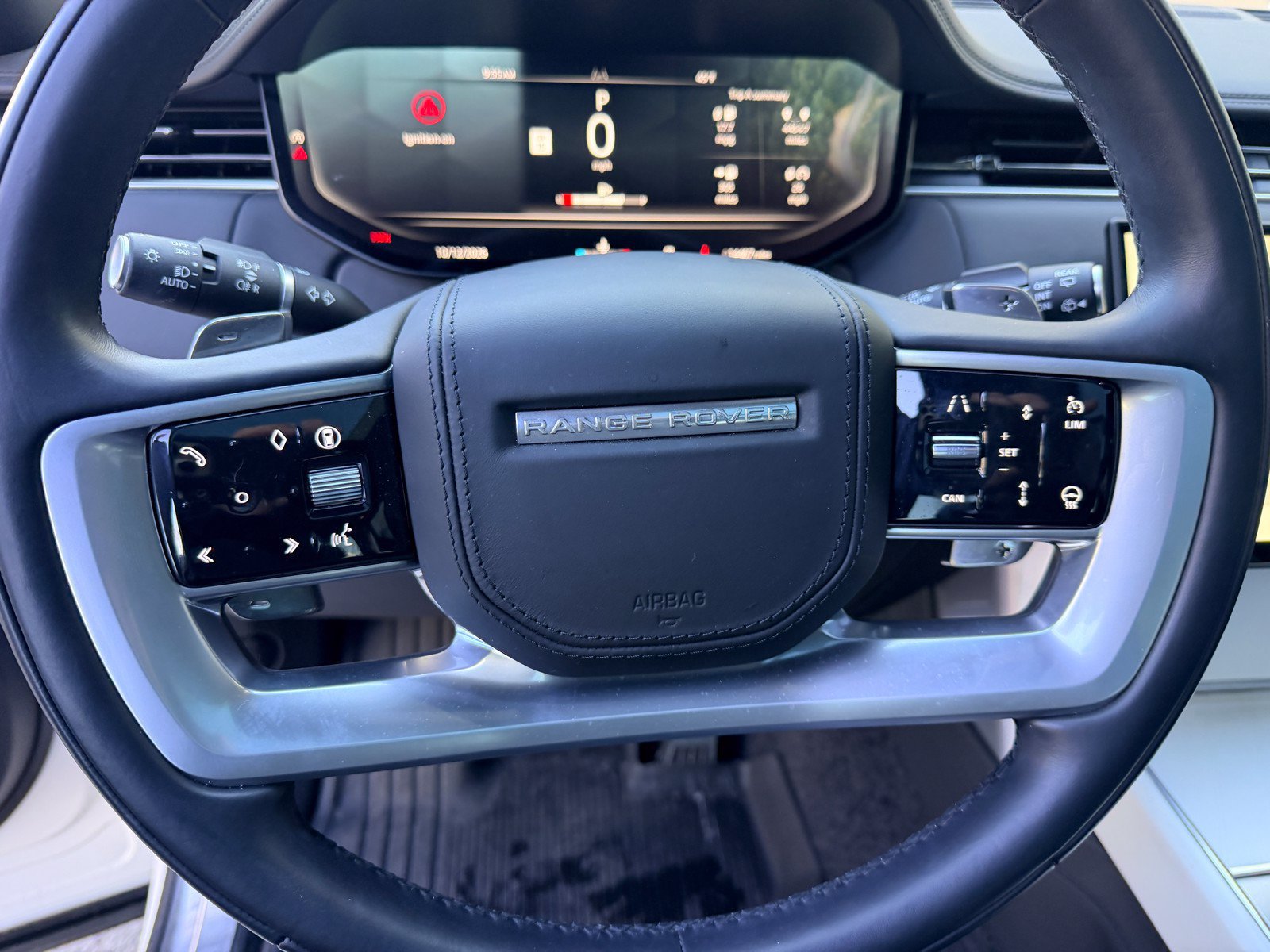 Used 2024 Land Rover Range Rover SV AWD/4WD image 15