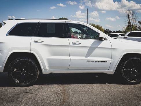 Used 2015 Jeep Grand Cherokee Altitude AWD/4WD image 25