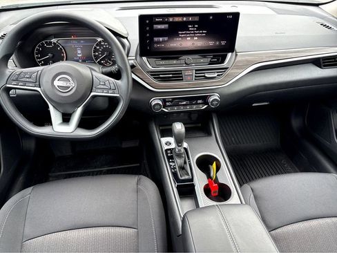 Used 2025 Nissan Altima 2.5 SV w/ SV Special Edition Package FWD image 4