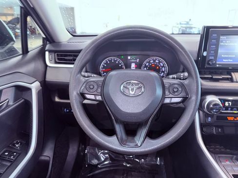 Used 2021 Toyota RAV4 XLE FWD image 17