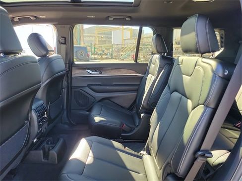 New 2025 Jeep Grand Cherokee L Limited image 12