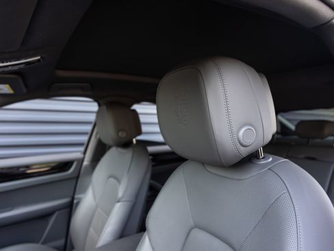 Certified 2023 Porsche Cayenne Coupe AWD/4WD image 25