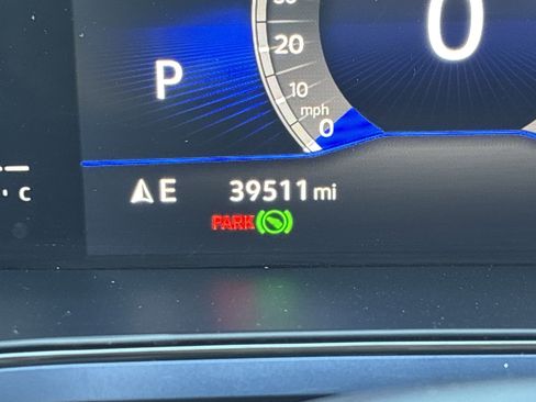 Used 2023 Volkswagen Taos SE image 28