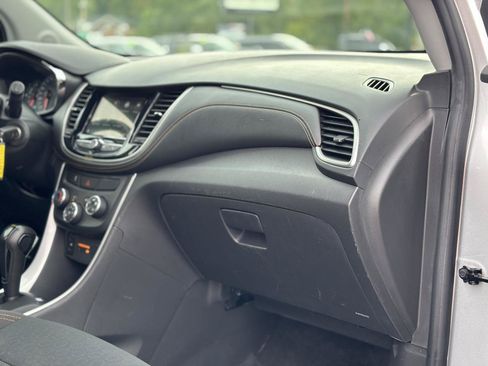 Used 2018 Chevrolet Trax LS AWD/4WD image 40
