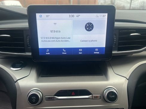 Used 2022 Ford Explorer XLT w/ Equipment Group 202A image 30