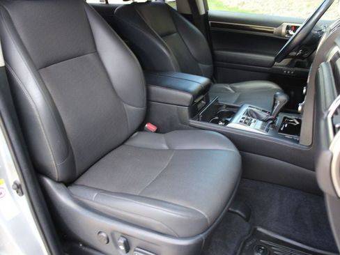 Used 2017 Lexus GX 460 AWD/4WD image 23