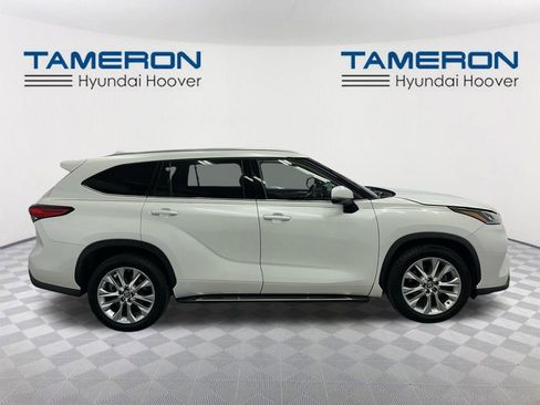 Used 2023 Toyota Highlander Limited FWD image 6